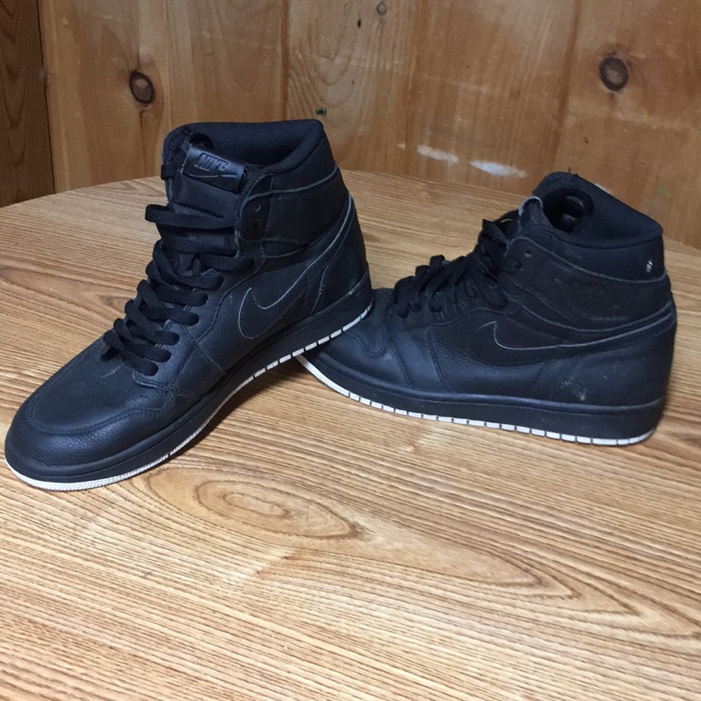 Nike 1’s- Black